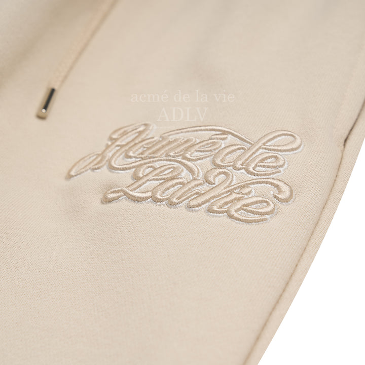 ADLV CURLY LOGO EMBOSS EMBROIDERY SWEATPANTS