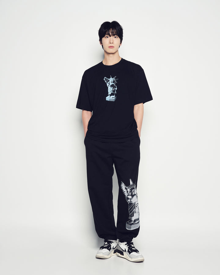 AC BEAR STATUE OF LIBERTY SHORT SLEEVE T-SHIRT BLACK