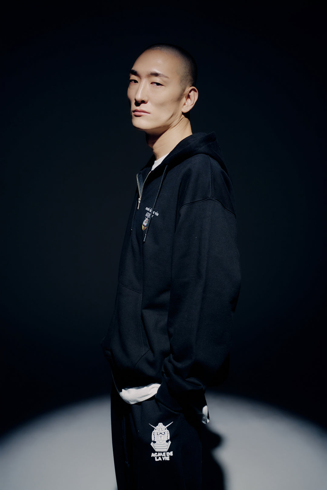 MOBILE SUIT GUNDAM BASIC LOGO HOODIE ZIP UP BLACK
