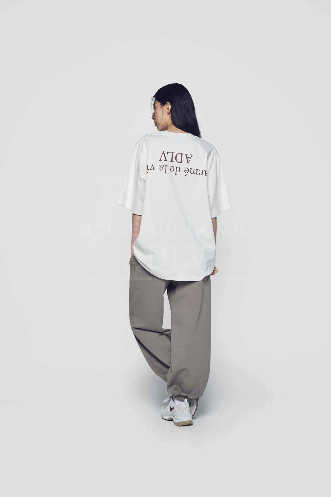 ADLV x HOSHI UPSIDE DOWN BASIC LOGO SHORT SLEEVE T-SHIRT CREAM