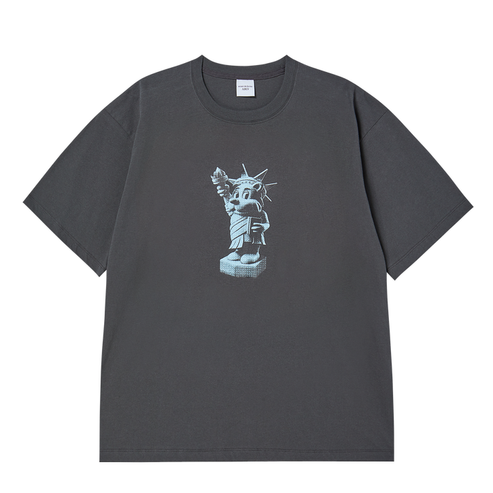 AC BEAR STATUE OF LIBERTY SHORT SLEEVE T-SHIRT CHARCOAL