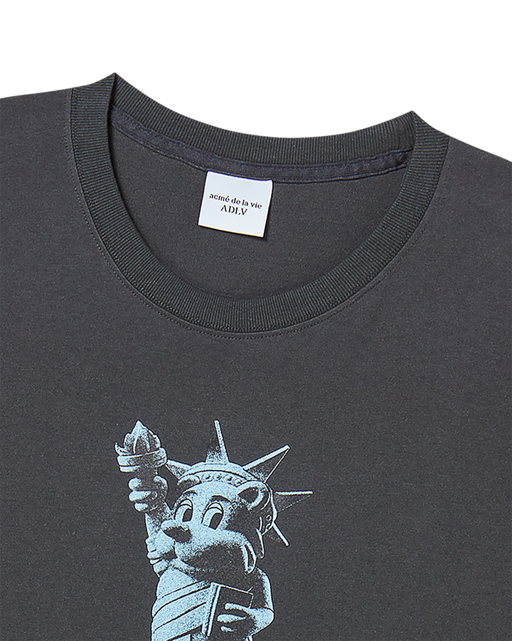 AC BEAR STATUE OF LIBERTY SHORT SLEEVE T-SHIRT CHARCOAL