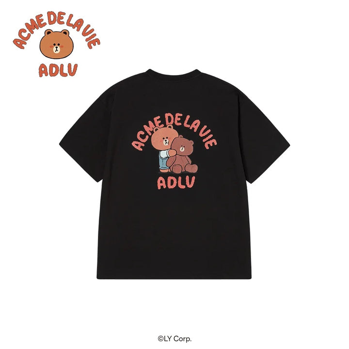 BEAR DOLL HUG BROWN LINE FRIENDS SHORT SLEEVE T-SHIRT BLACK